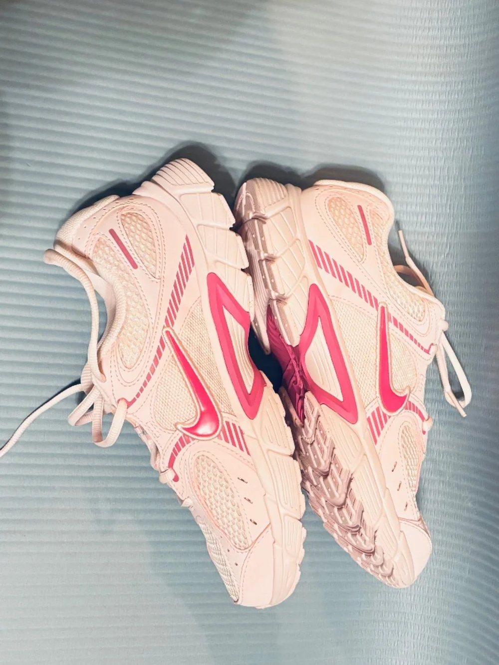 Nike V5 RNR Youth Sneakers 6.5Y Pink-Pinksicle